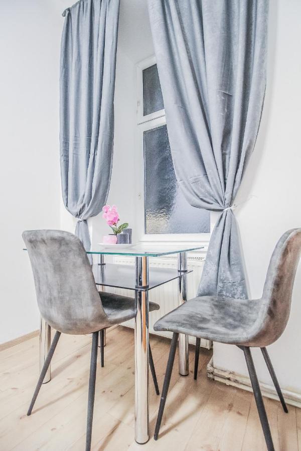 Comfort Quad Room Hn Wina Bagian luar foto