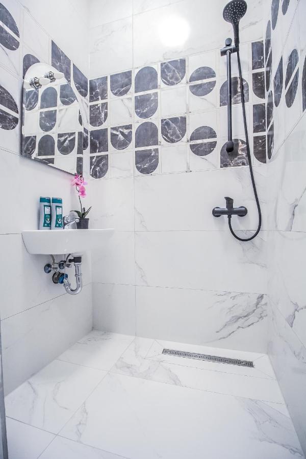 Comfort Quad Room Hn Wina Bagian luar foto