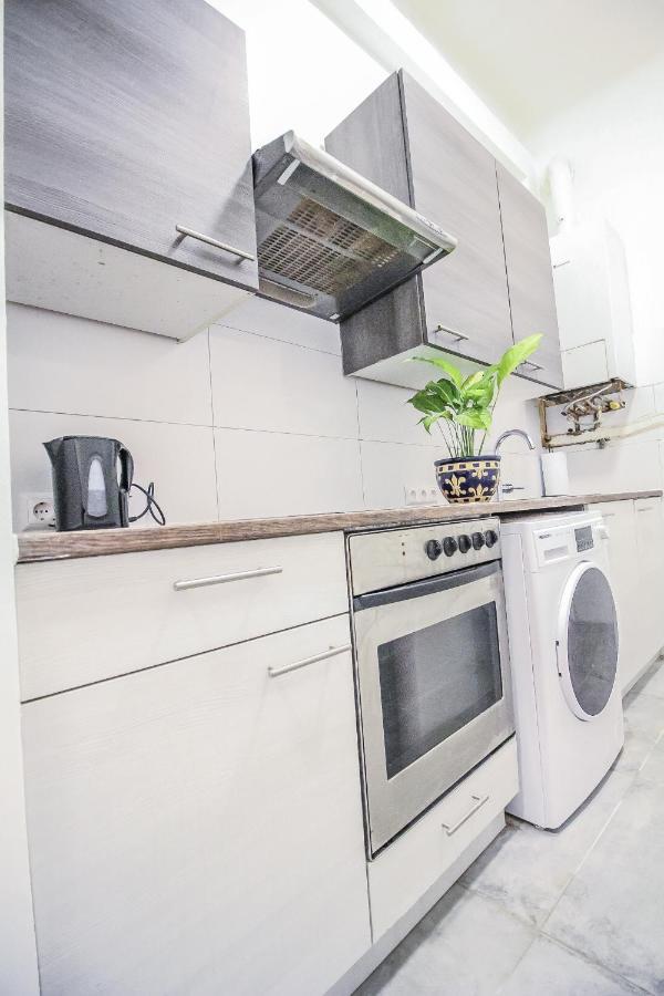 Comfort Quad Room Hn Wina Bagian luar foto