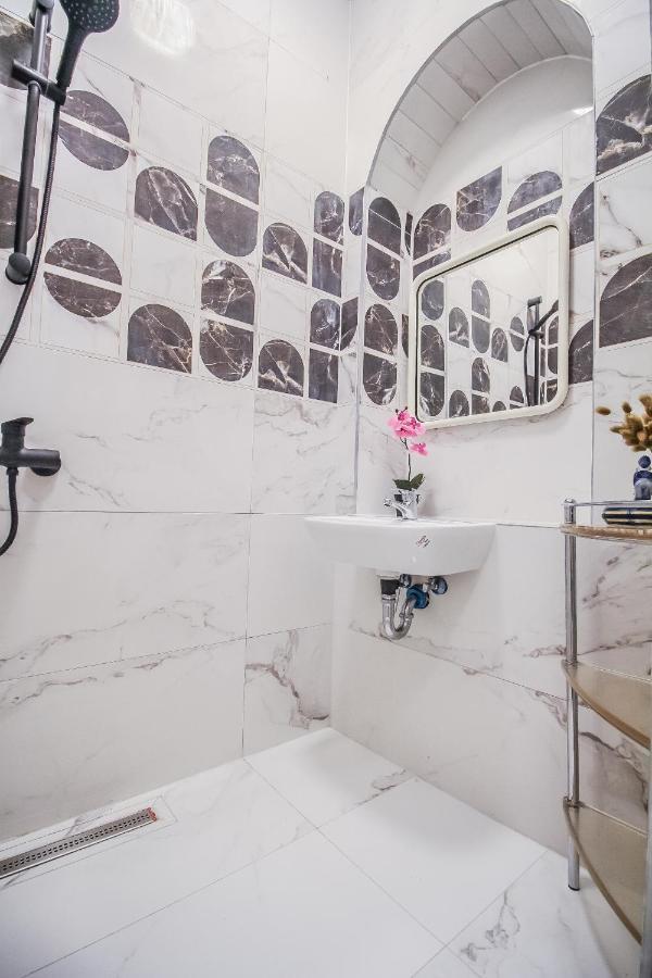 Comfort Quad Room Hn Wina Bagian luar foto